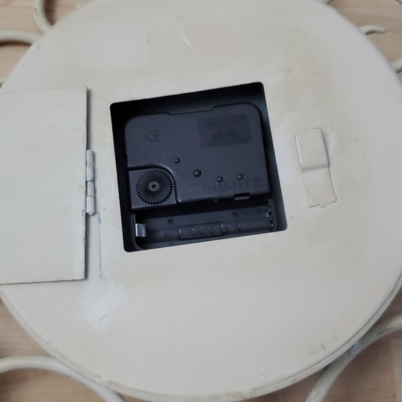 EUC Antique Style Clock - Picture 3 of 7